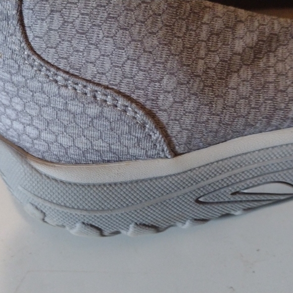 skecher relaxed fit air cooled memory foam